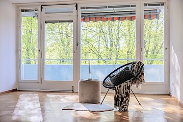 Bogenhausen: Senior-friendly 3.5-bedroom apartment—green and central living (available)