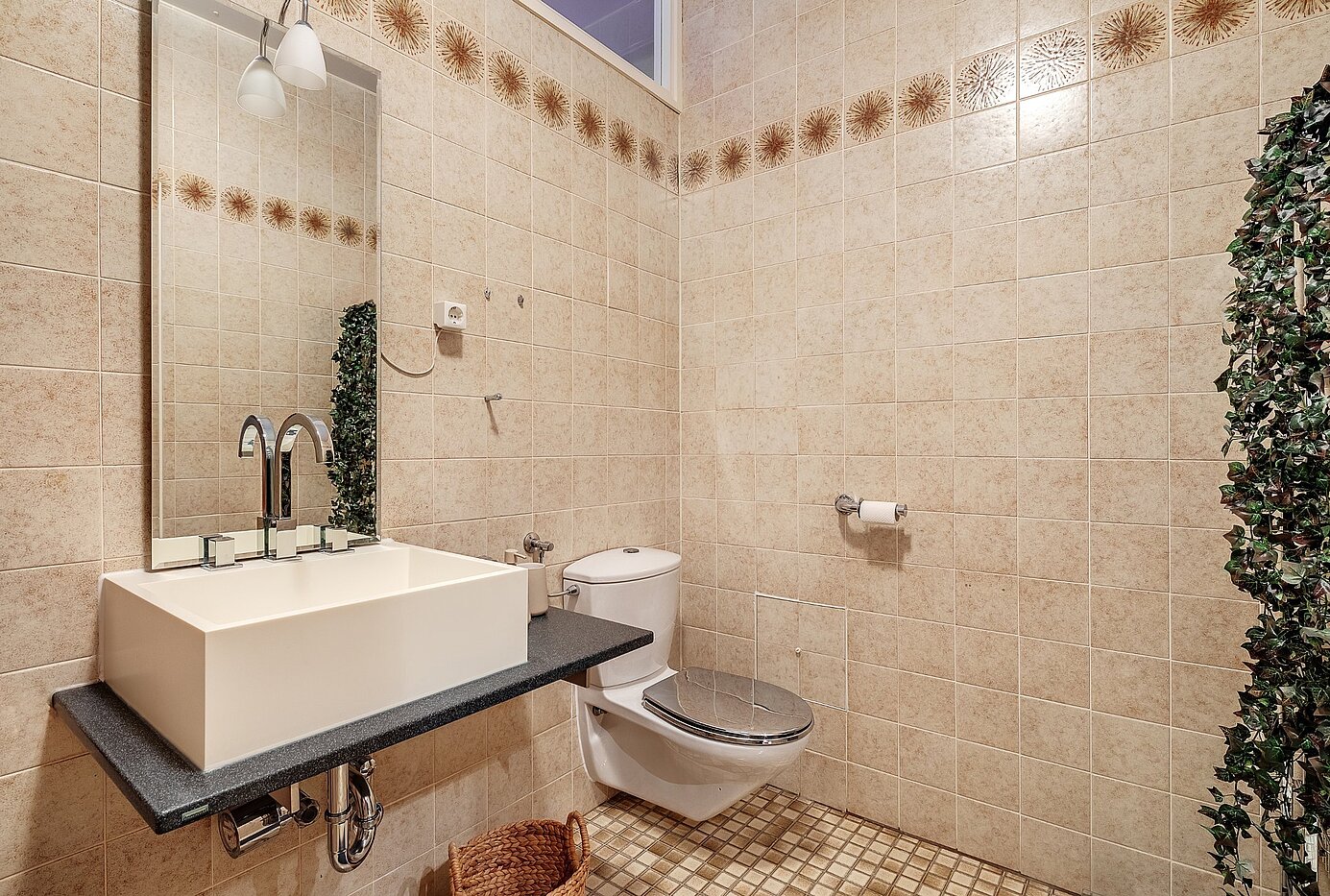 Apartment with 2 room | München-Untergiesing | 2003ML12 | Hell gefliestes Badezimmer...