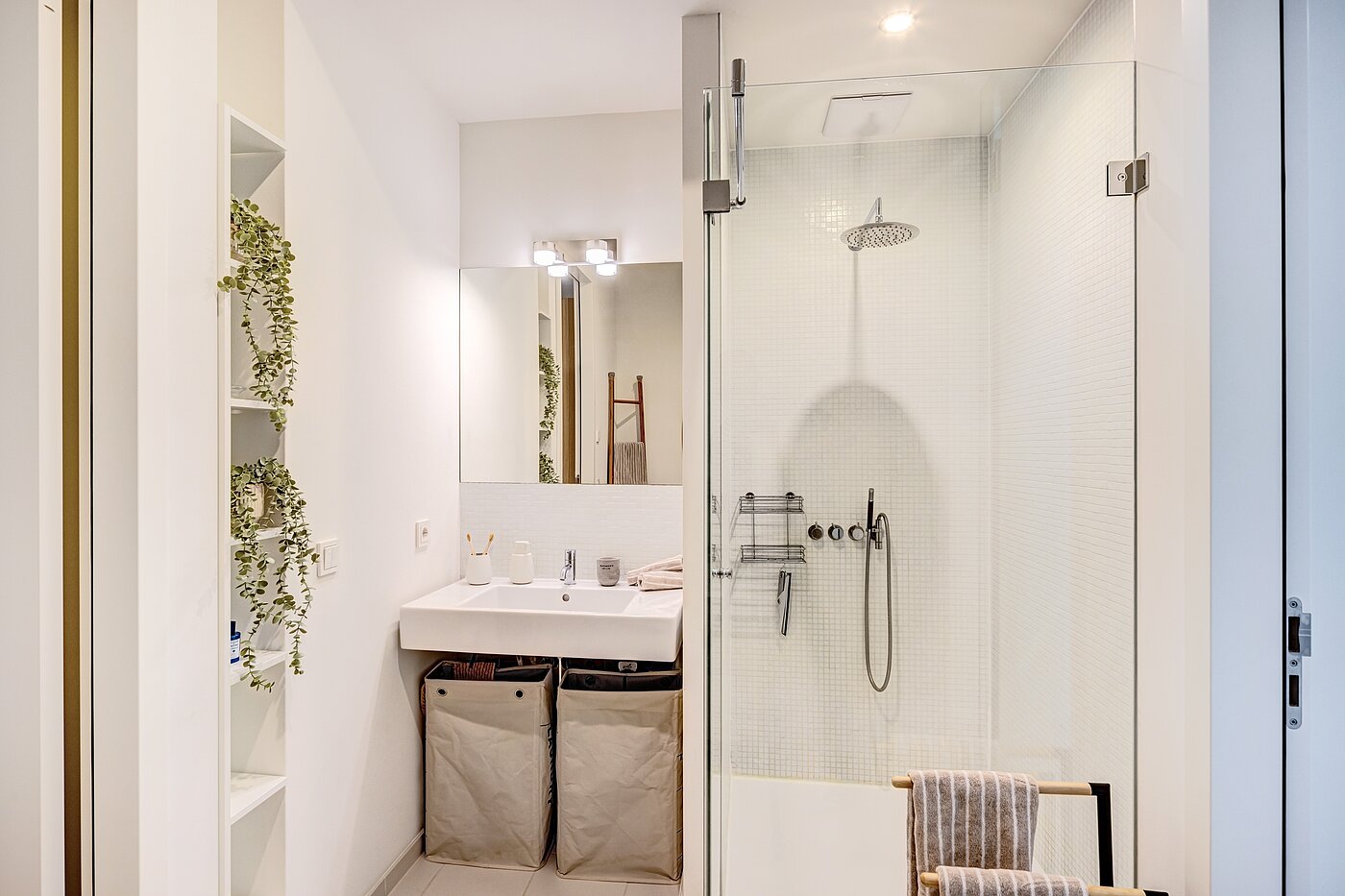 Apartment with 1.5 room | München-Neuhausen | 70444 | ...Duschbad - beidseitig...