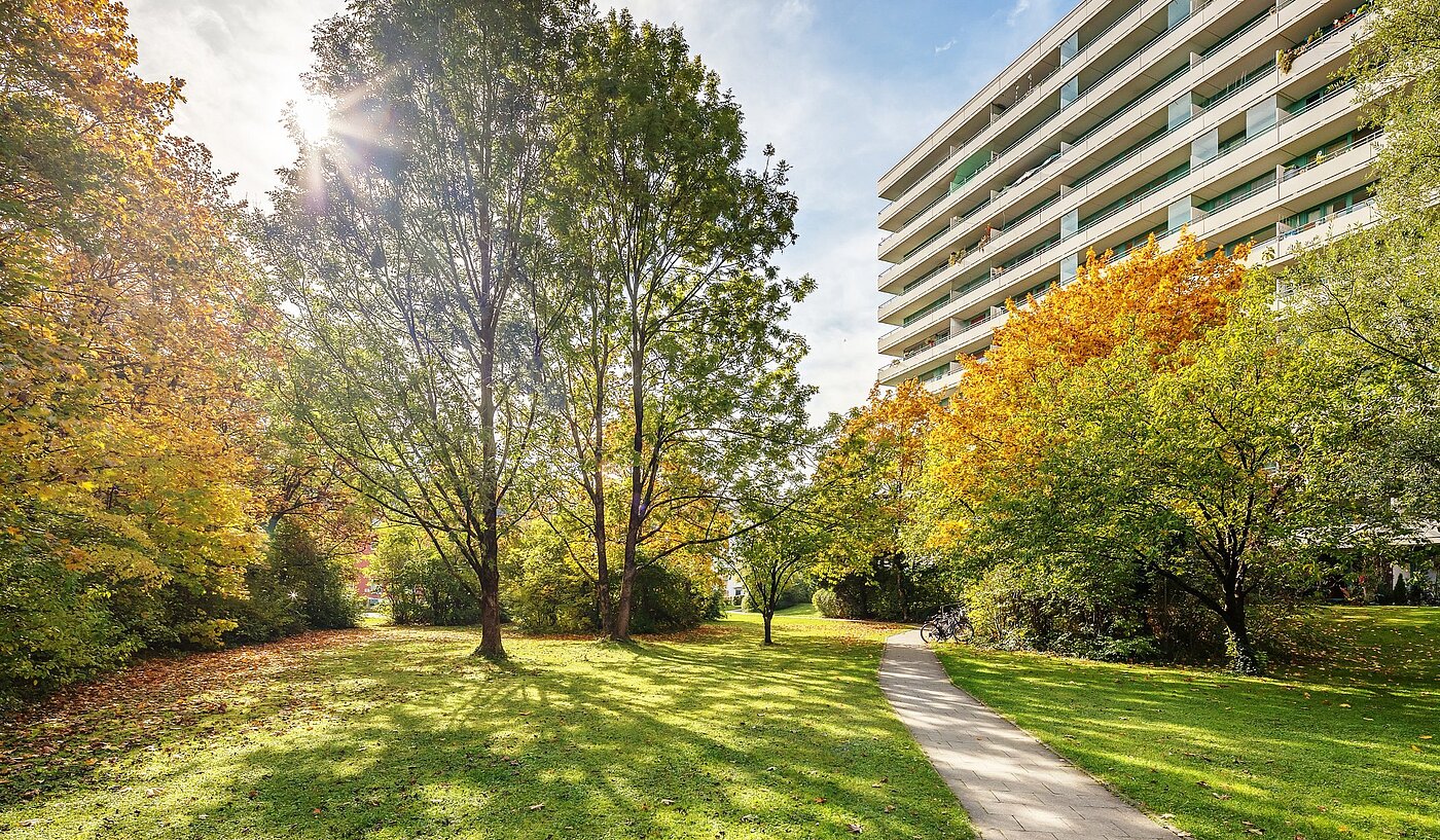 Apartment with 2 room | München-Sendling-Westpark | 2010ML9 | Grüner Innenhof