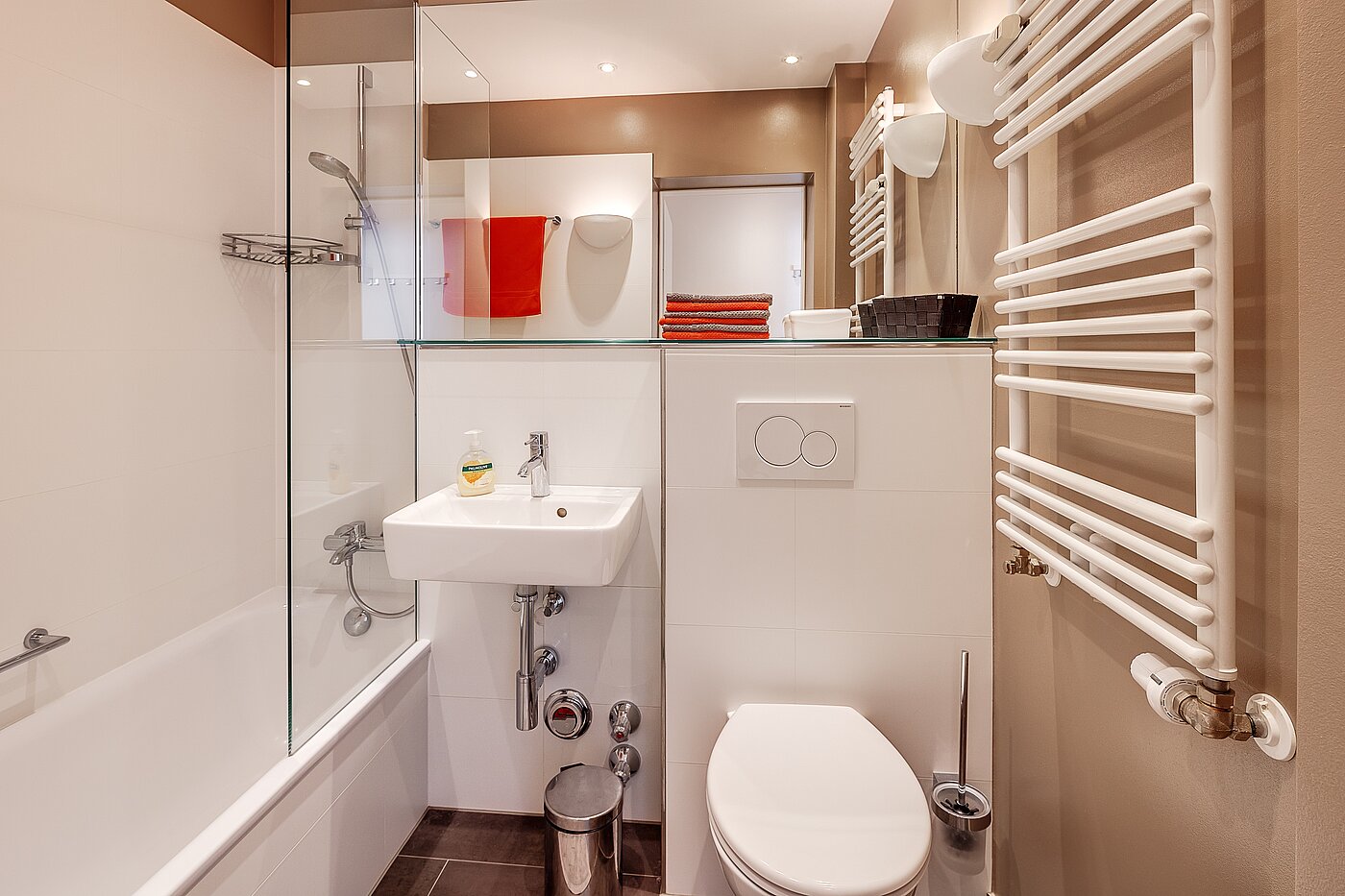 Apartment with 1.5 room | München-Schwanthalerhöhe | 2211ML8 | Gefliestes Bedezimmer