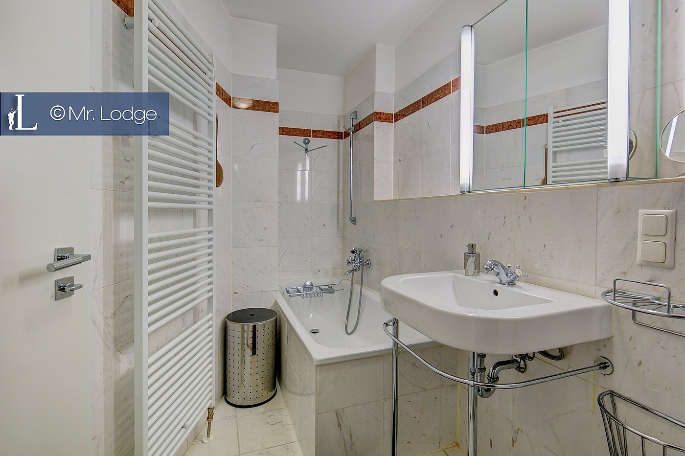 Apartment with 2 room | München-Schwabing | 1605ML1 | Modernes Bad mit Wanne