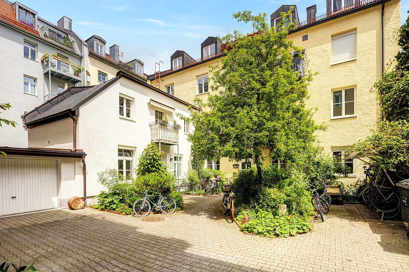 Apartment with 1 room | München-Neuhausen | 70235 | Ansicht vom Innenhof aus
