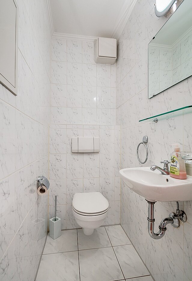 Apartment with 2 room | München-Schwabing | 2102ML3 | Das separate WC
