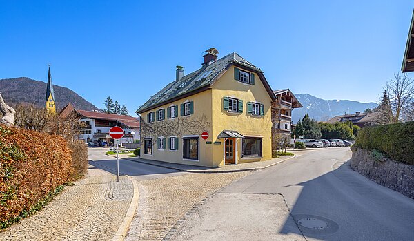 Mehrfamilienhaus with 11 room | Rottach-Egern | 70215 | In unmittelbarer Nähe zum See.