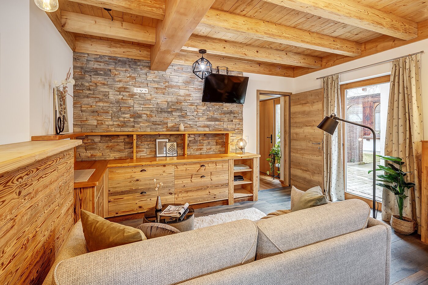 Apartment with 6 room | 70095 | ...mit gemütlichem Sofa...