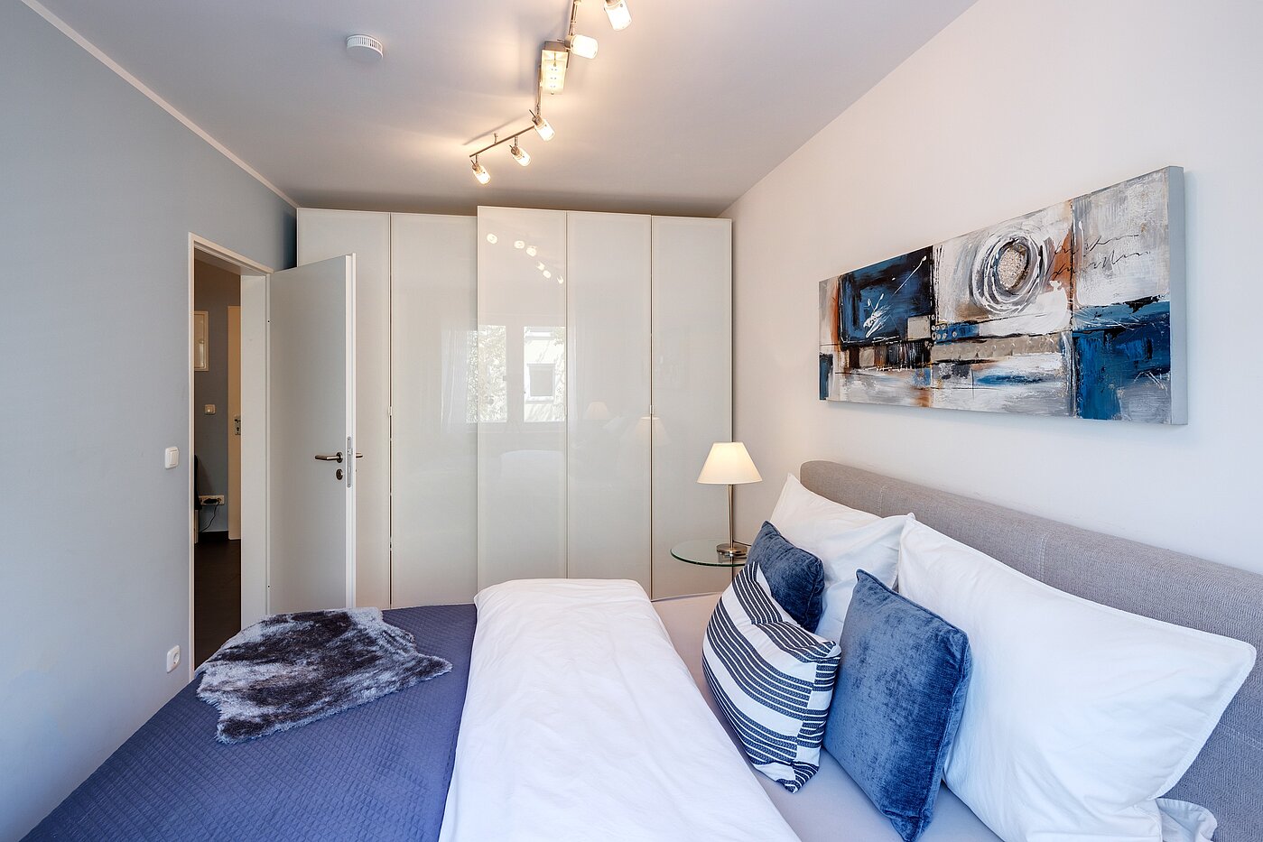 Apartment with 2 room | München-Schwabing | 70013 | ...mit reichlich Stauraum