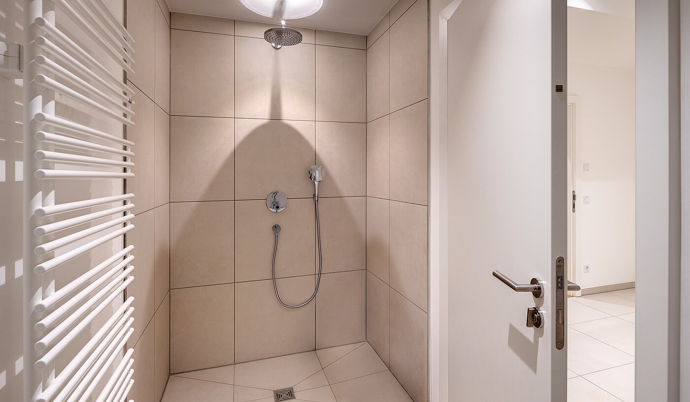 Terrassenwohnung with 3 room | München-Harlaching | 70371 | Duschbad