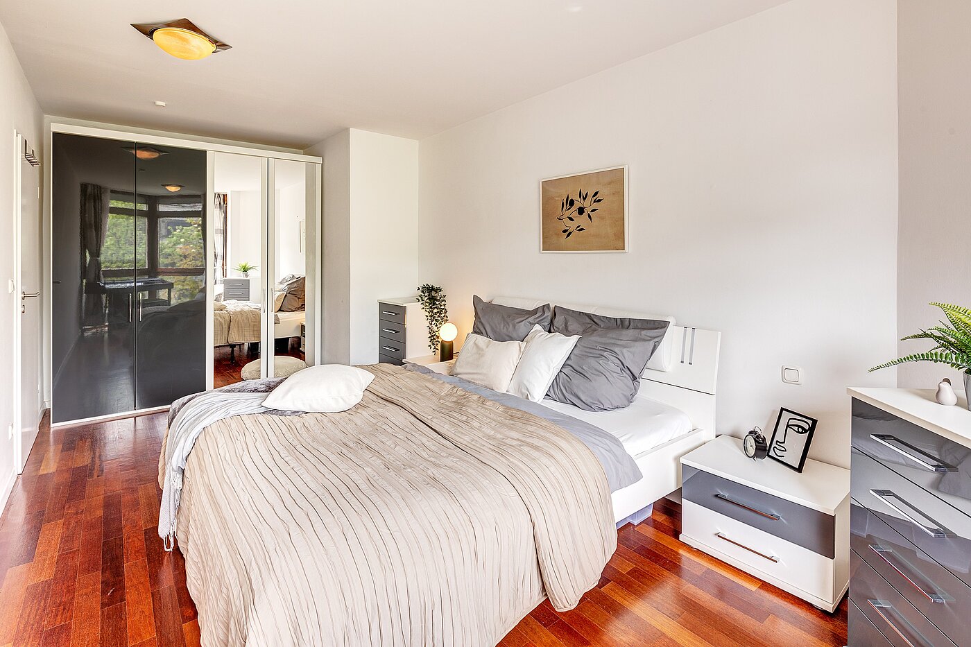 Apartment with 3 room | München-Schwabing | 2202ML12 | ...sehr schön hell