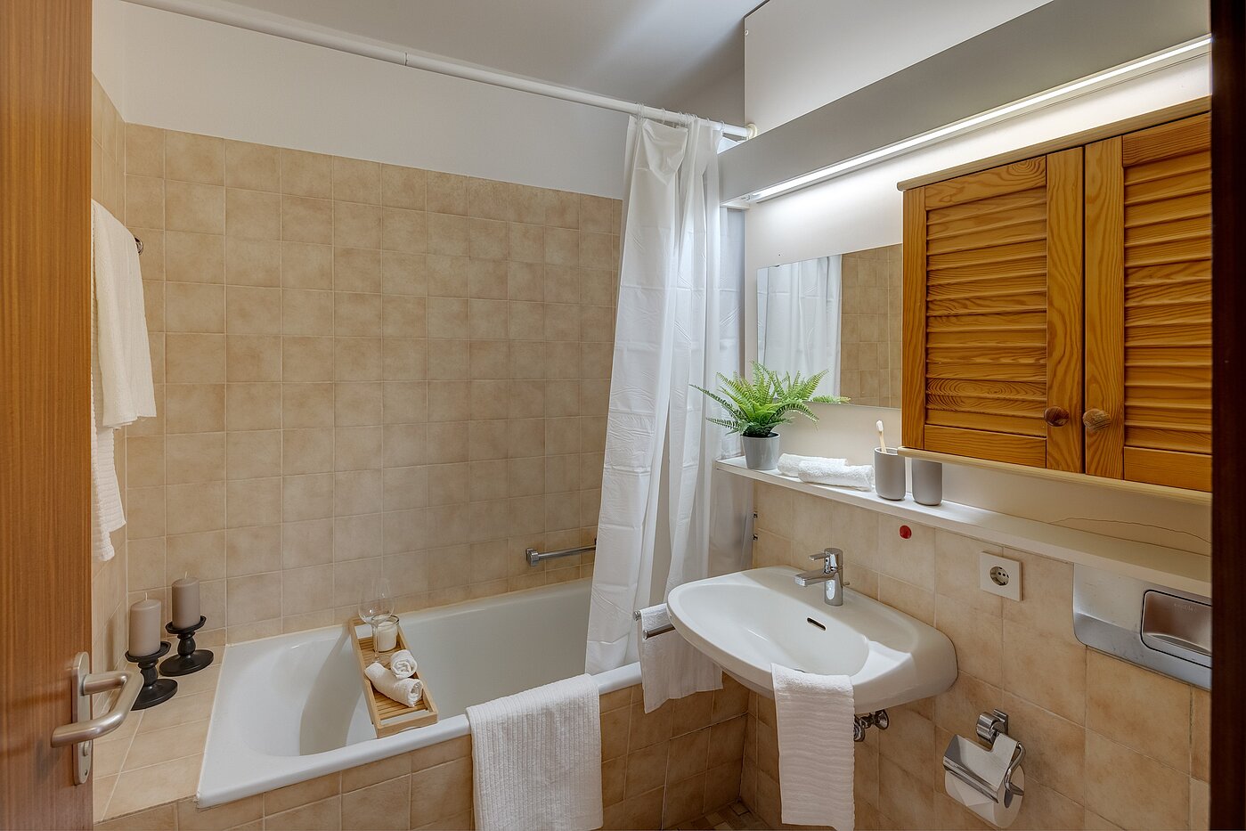 Apartment with 1 room | Starnberg | 2202ML2 | Das helle Wannenbad