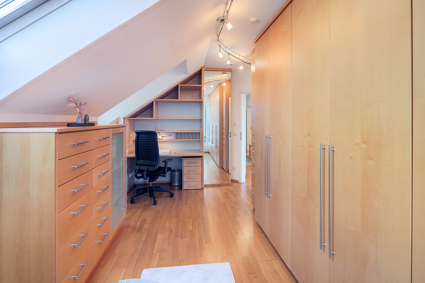 Attic Apartment with 3 room | 70501 | ...Arbeitszimmer