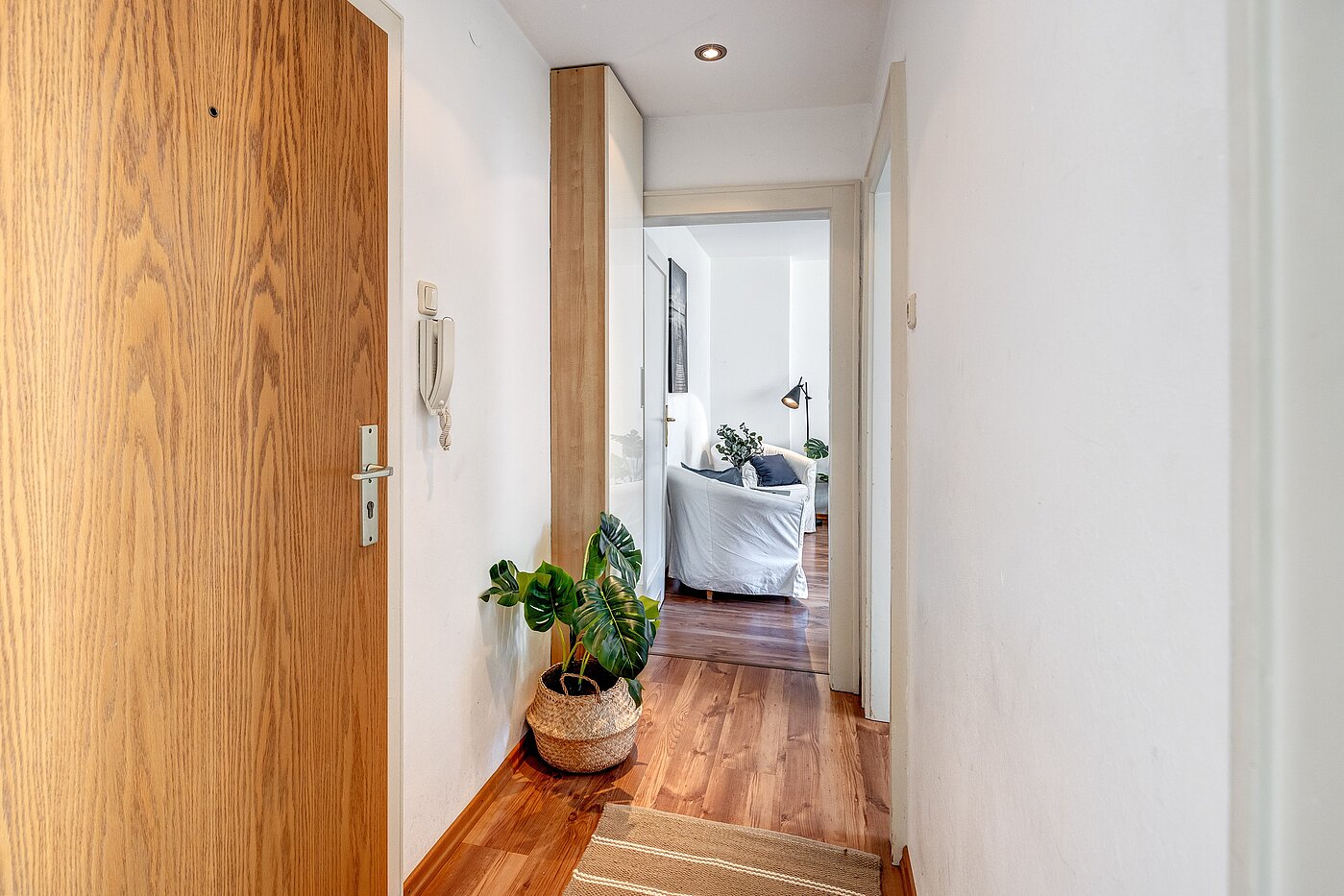 Apartment with 1 room | München-Sendling | 2201ML3 | ...und Richtung Wohnzimmer