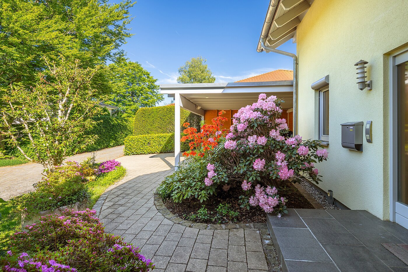 Detached house with 5 room | Icking | 70438 | Blühender Vorgarten