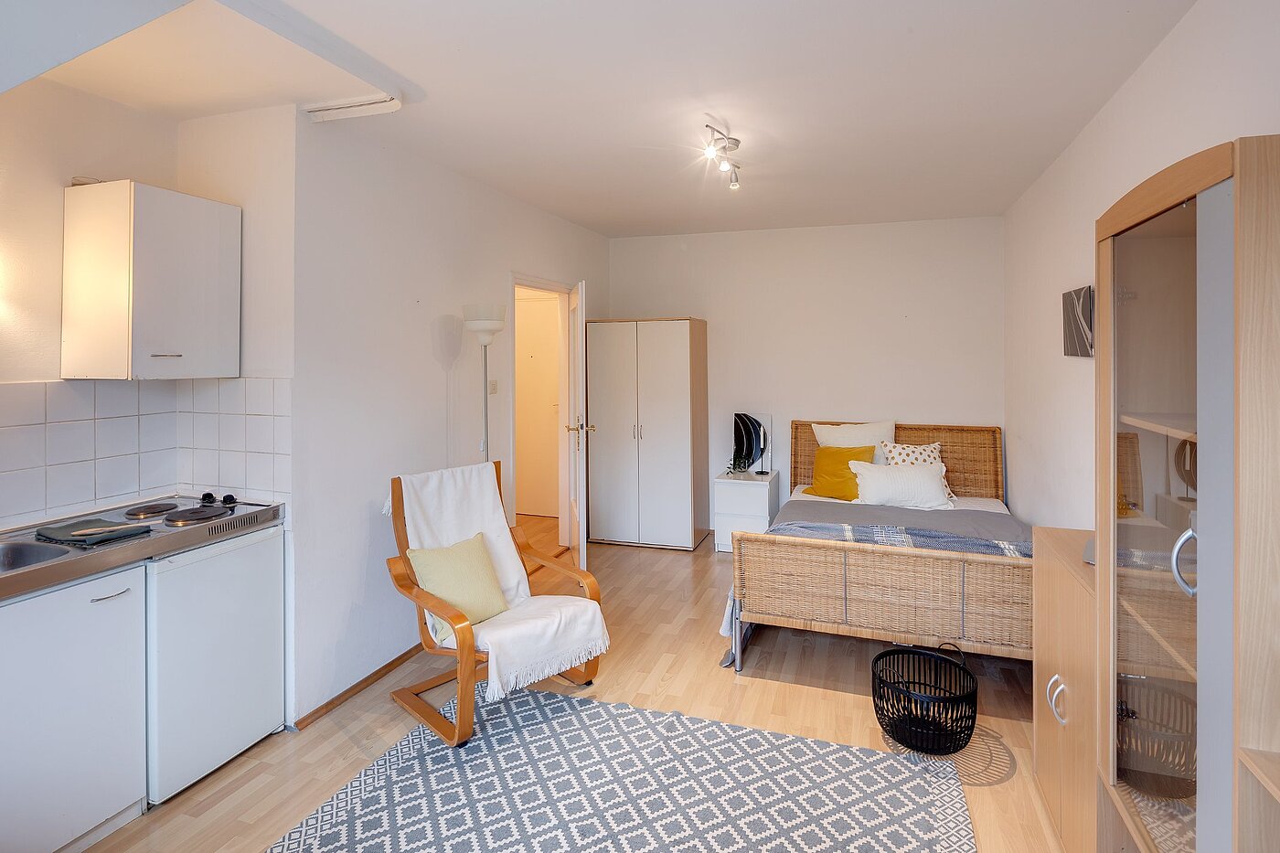 Apartment with 1 room | München-Bogenhausen | 2012ML2 | Der Wohn-Schlafraum...