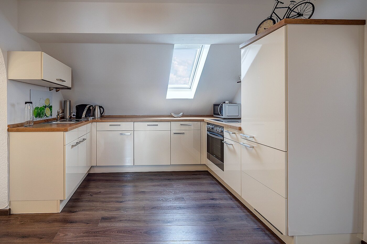 Attic Apartment with 3 room | München-Hasenbergl | 1803ML5 | Schöne Einbauküche