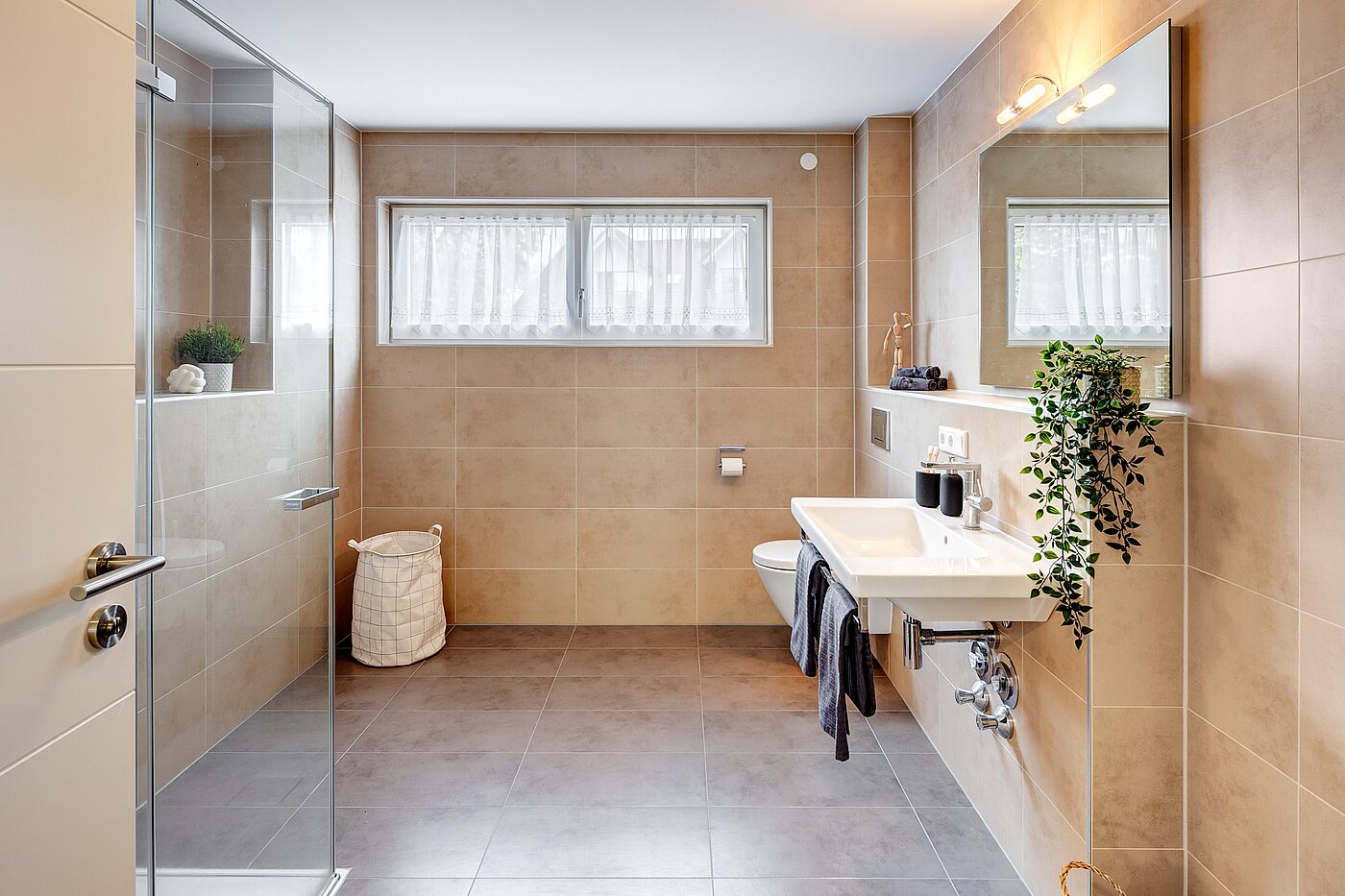 Apartment with 3 room | Gauting | 70116 | Bad mit Fenster