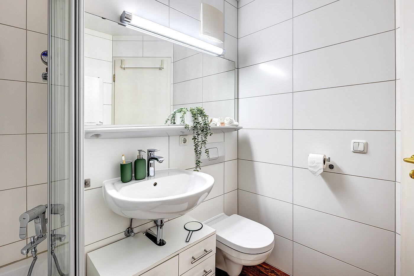 Apartment with 2 room | München-Schwabing | 2205ML71 | ...mit großem Spiegel