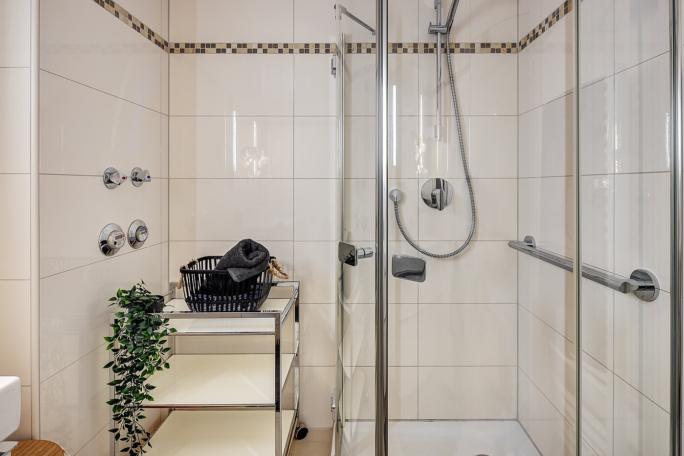 Apartment with 2.5 room | München-Nymphenburg | 2204ML61 | ...mit Dusche