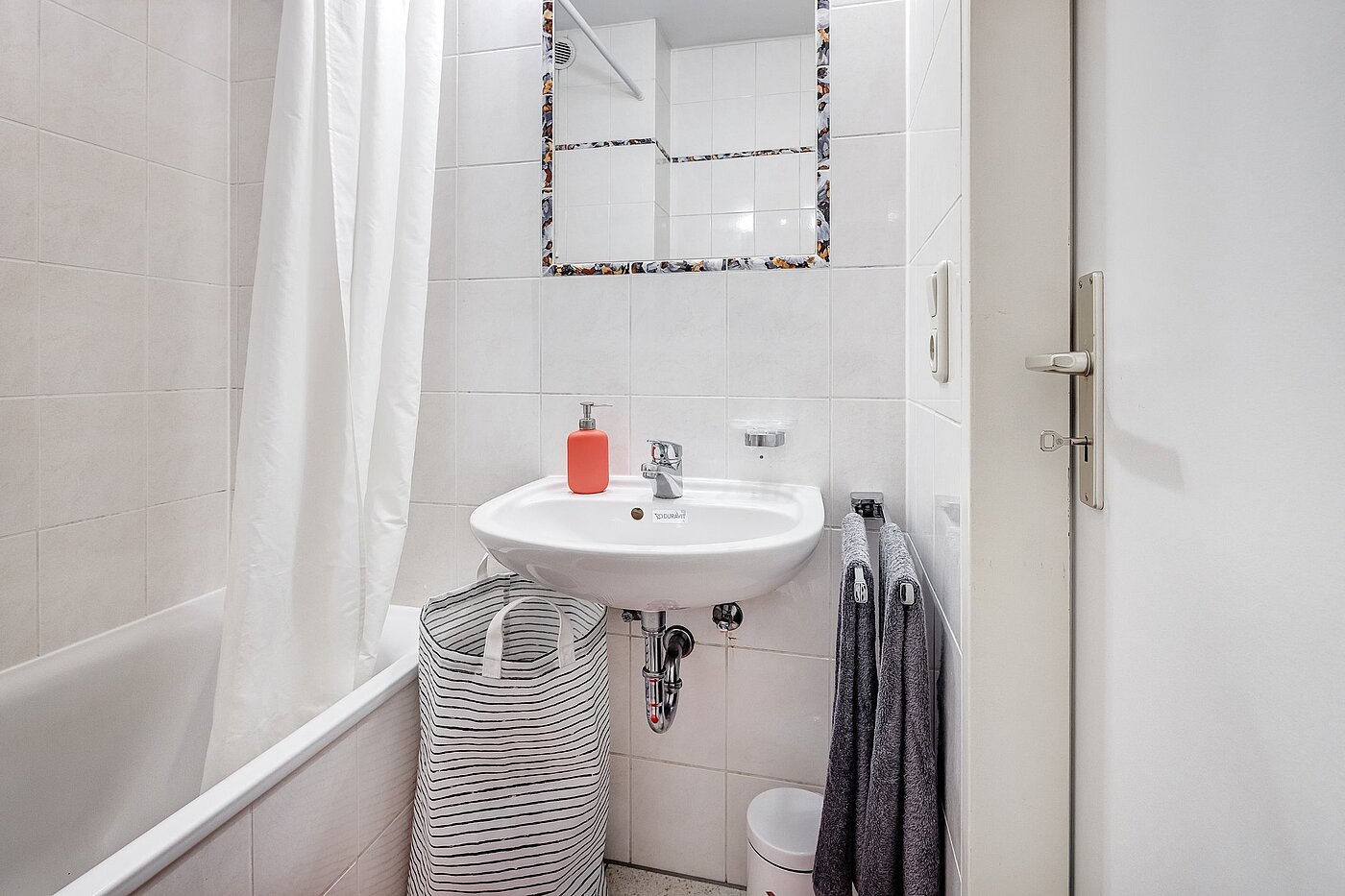 Apartment with 1 room | München-Isarvorstadt | 2108ML10 | ... ganz in Weiß