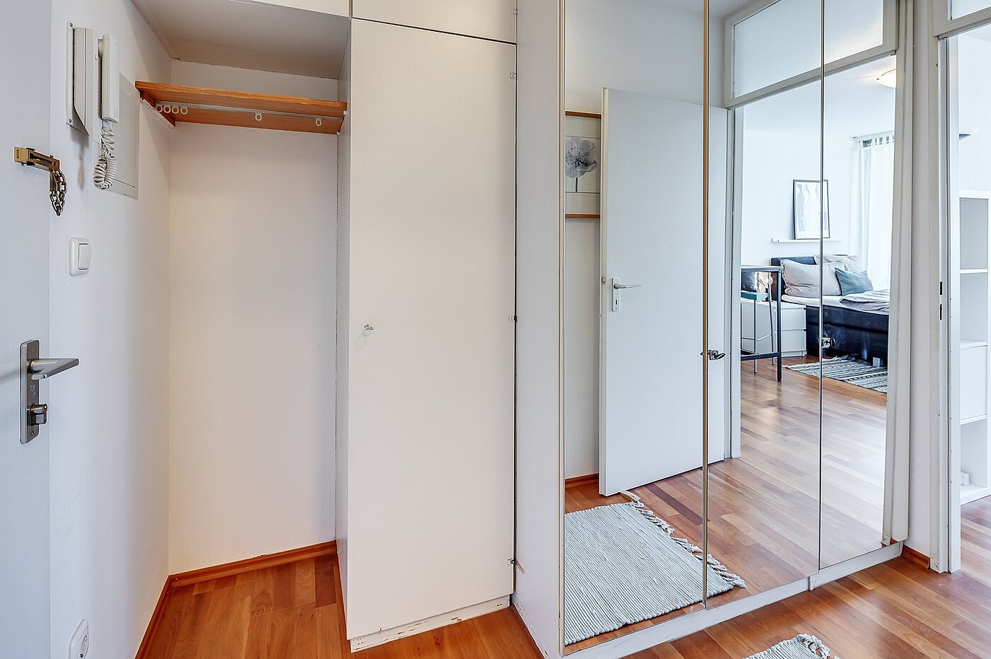 Apartment with 1 room | München-Bogenhausen | 2103ML6 | Kleiderschrank mit Garderobe
