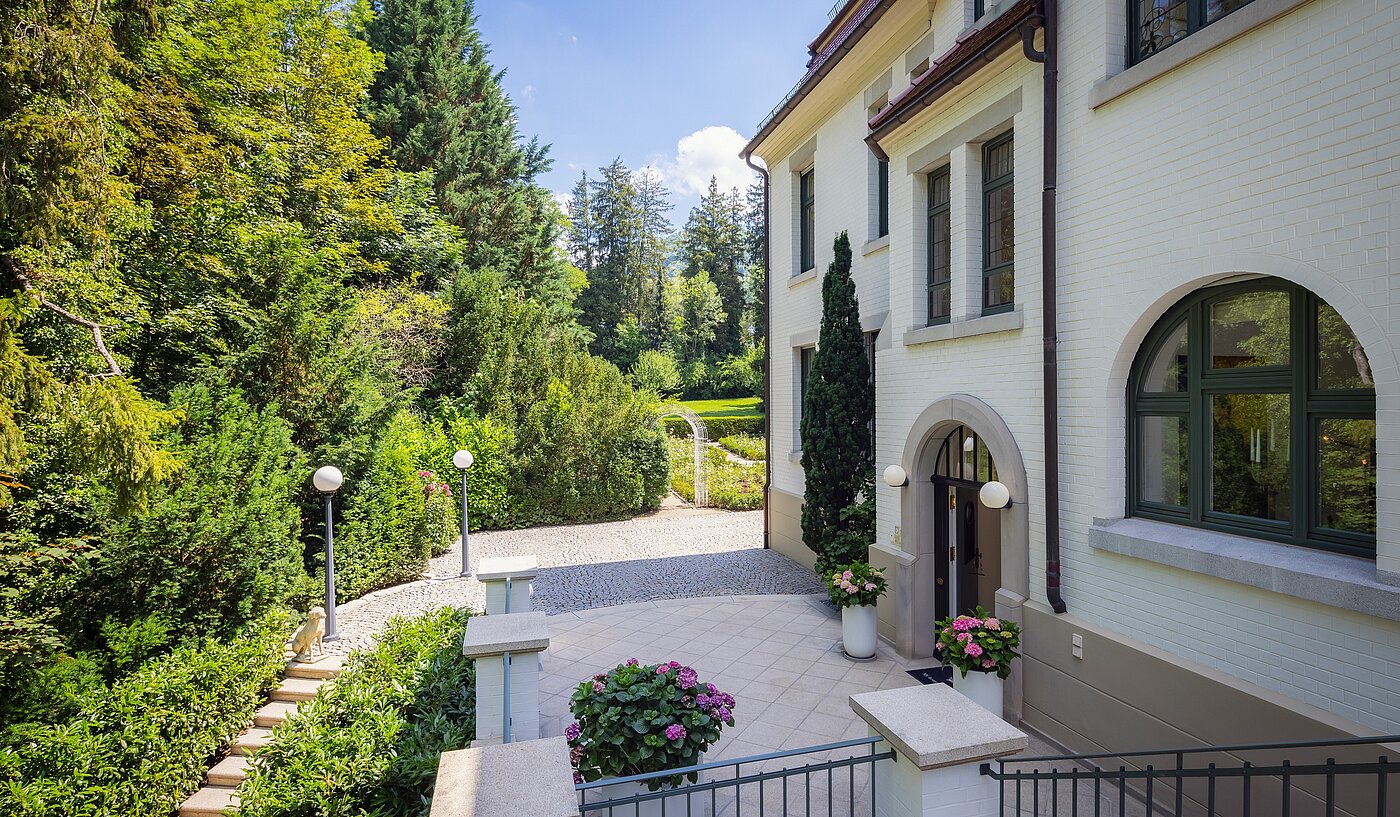 Villa with 9 room | Reutlingen | 70231 | Eingangsbereich