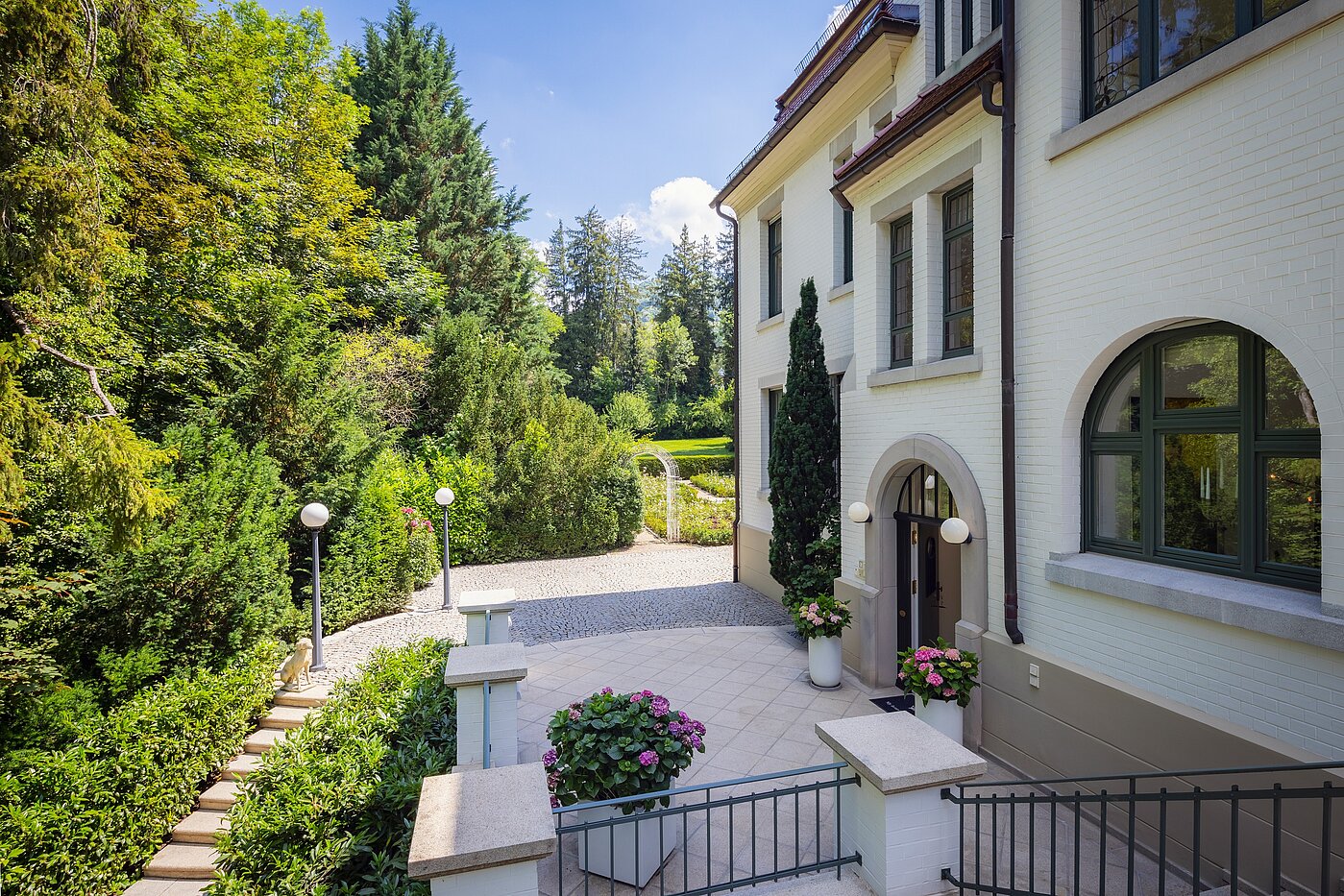 Villa with 9 room | Reutlingen | 70231 | Eingangsbereich