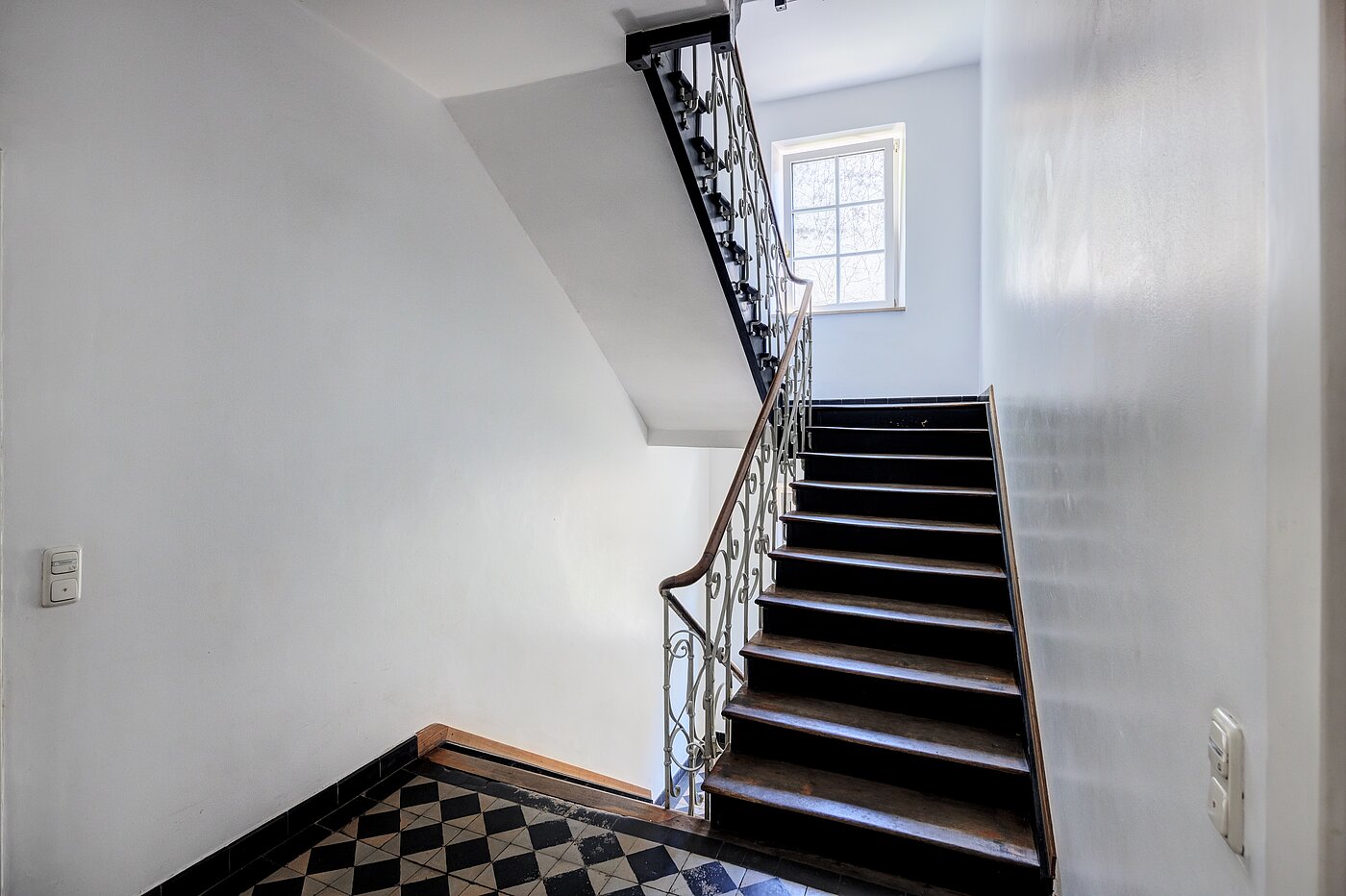 Apartment with 1.5 room | München-Neuhausen | 70473 | Stilvolles Treppenhaus
