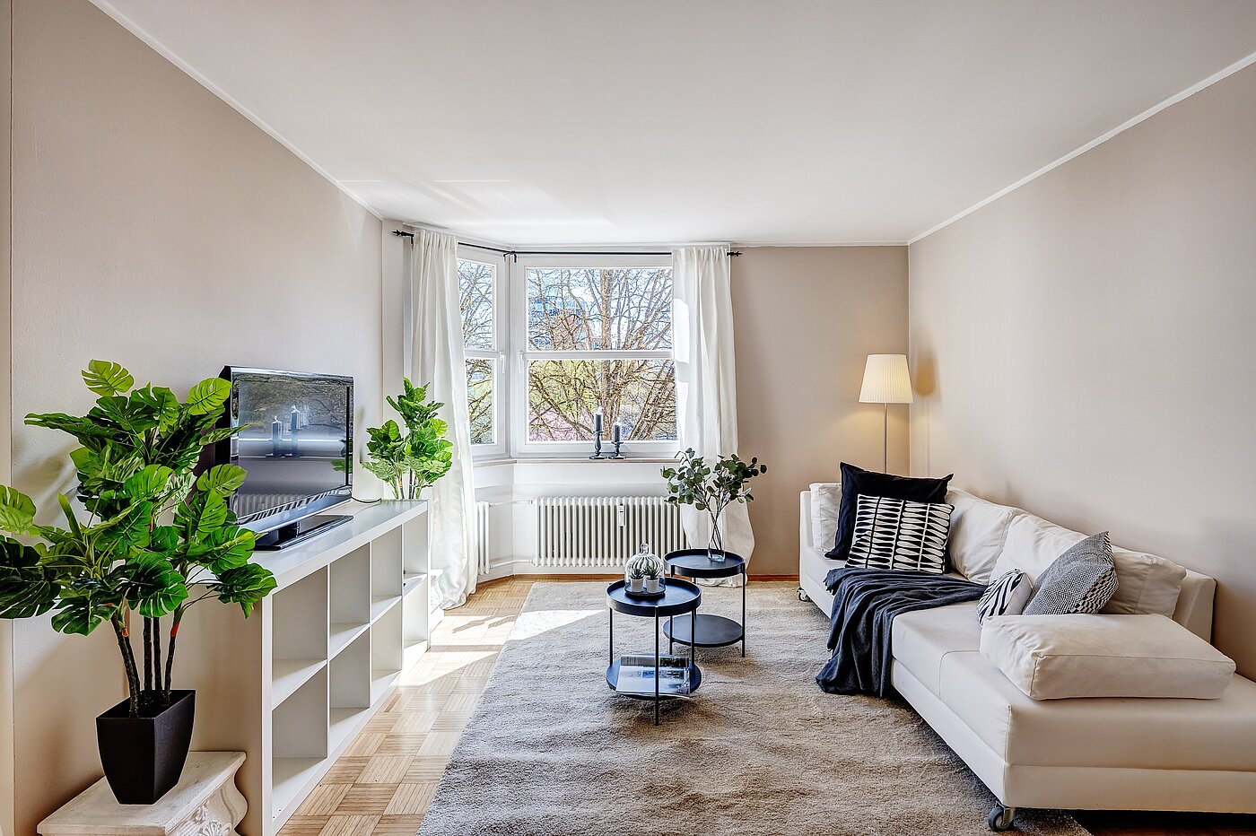 Apartment with 1.5 room | München-Bogenhausen | 2203ML2 | Großzügiges Wohnzimmer...