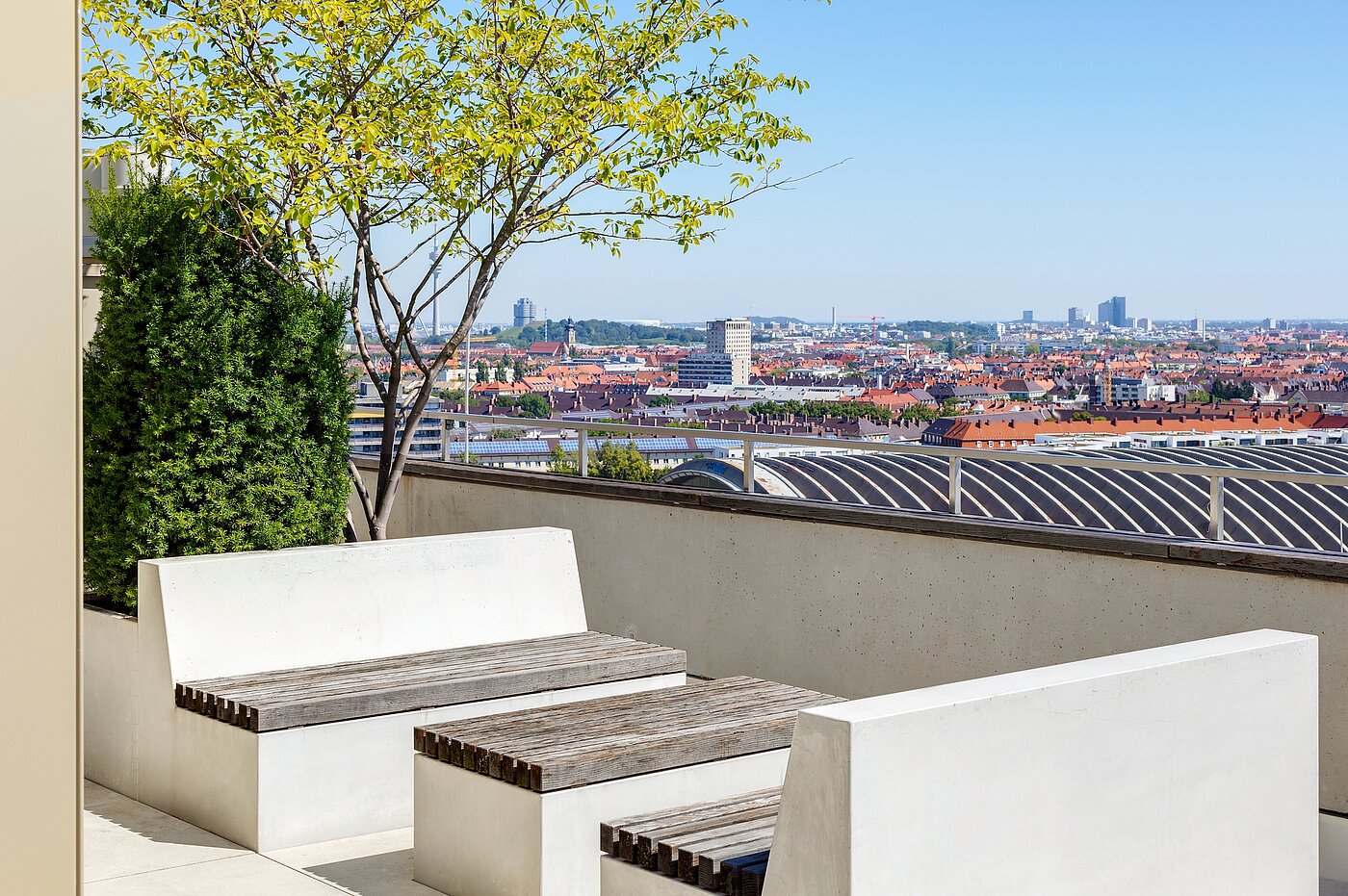 Apartment with 1.5 room | München-Neuhausen | 70444 | Dachterrasse bei Tag....