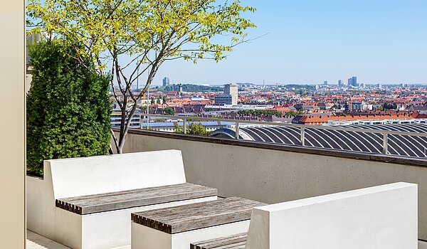 Apartment with 1.5 room | München-Neuhausen | 70444 | Dachterrasse bei Tag....