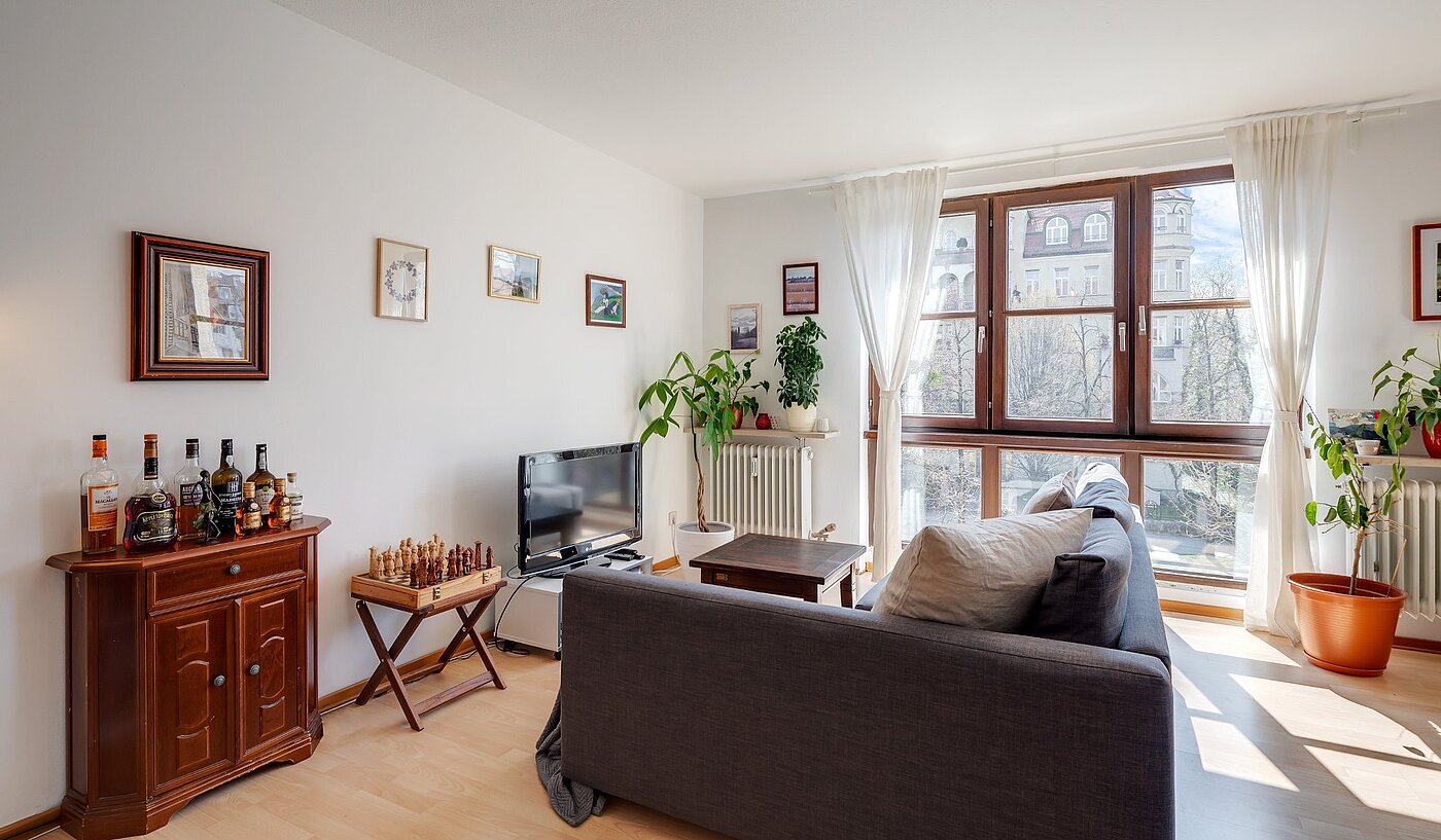 Apartment with 2 room | München-Neuhausen | 2003ML5 | Helles Wohnzimmer mit...