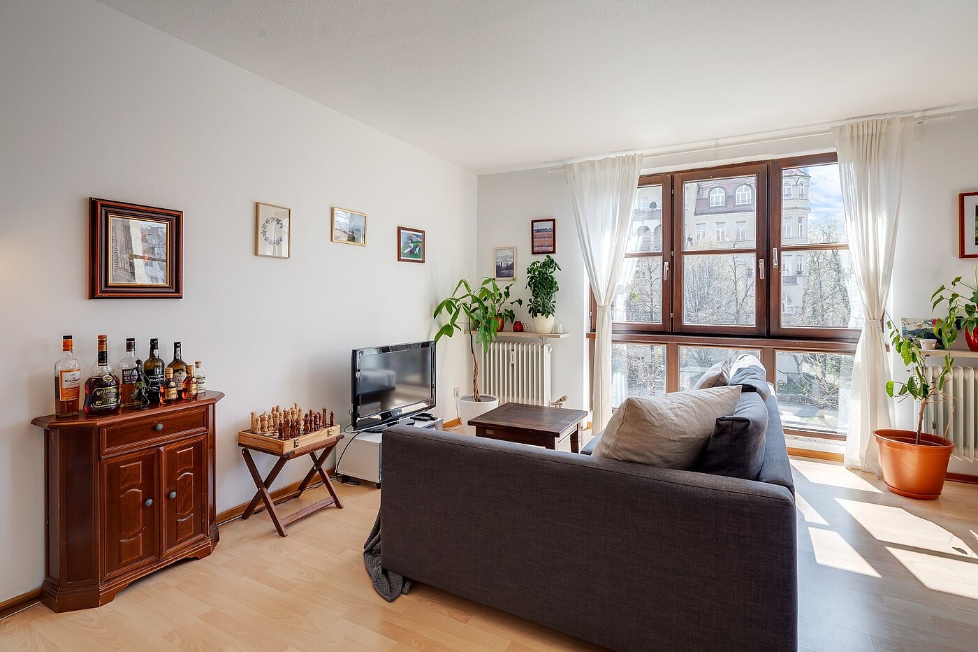 Apartment with 2 room | München-Neuhausen | 2003ML5 | Helles Wohnzimmer mit...