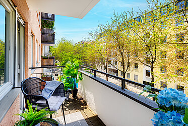 Schwabing: 2-room apartment with sunny balcony