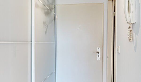 Apartment with 1 room | München-Feldmoching | 70466 | Flur Richtung Eingang