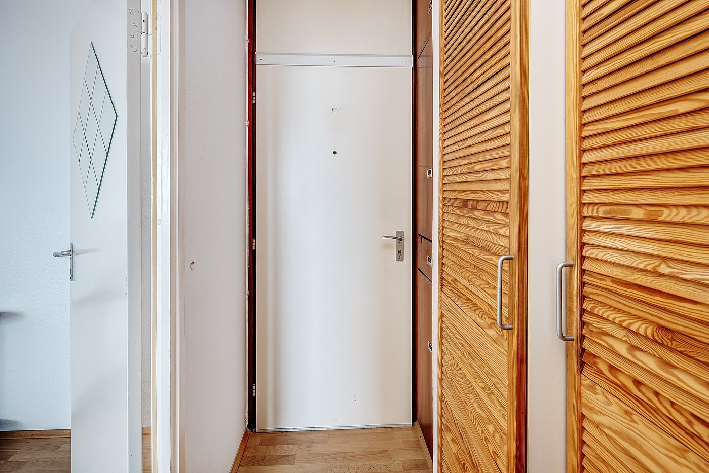 Apartment with 1 room | München-Solln | 2201ML92 | ...mit Blick zur Wohnungstür