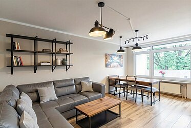 Aubing: Move in and feel good - 4 rooms, west-facing balcony and top condition - ready for immediate occupancy