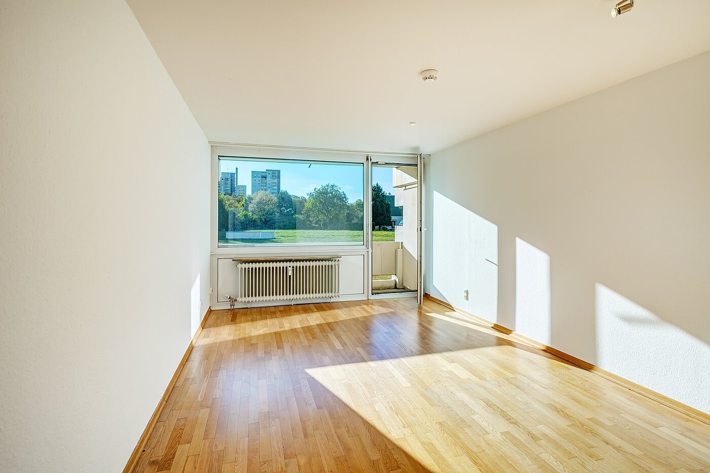 Apartment with 2 room | München-Feldmoching | 70466 | Helles Wohnzimmer...