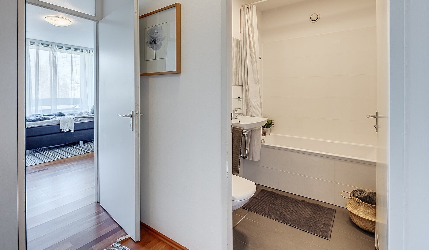 Apartment with 1 room | München-Bogenhausen | 2103ML6 | Blick ins Wannenbad