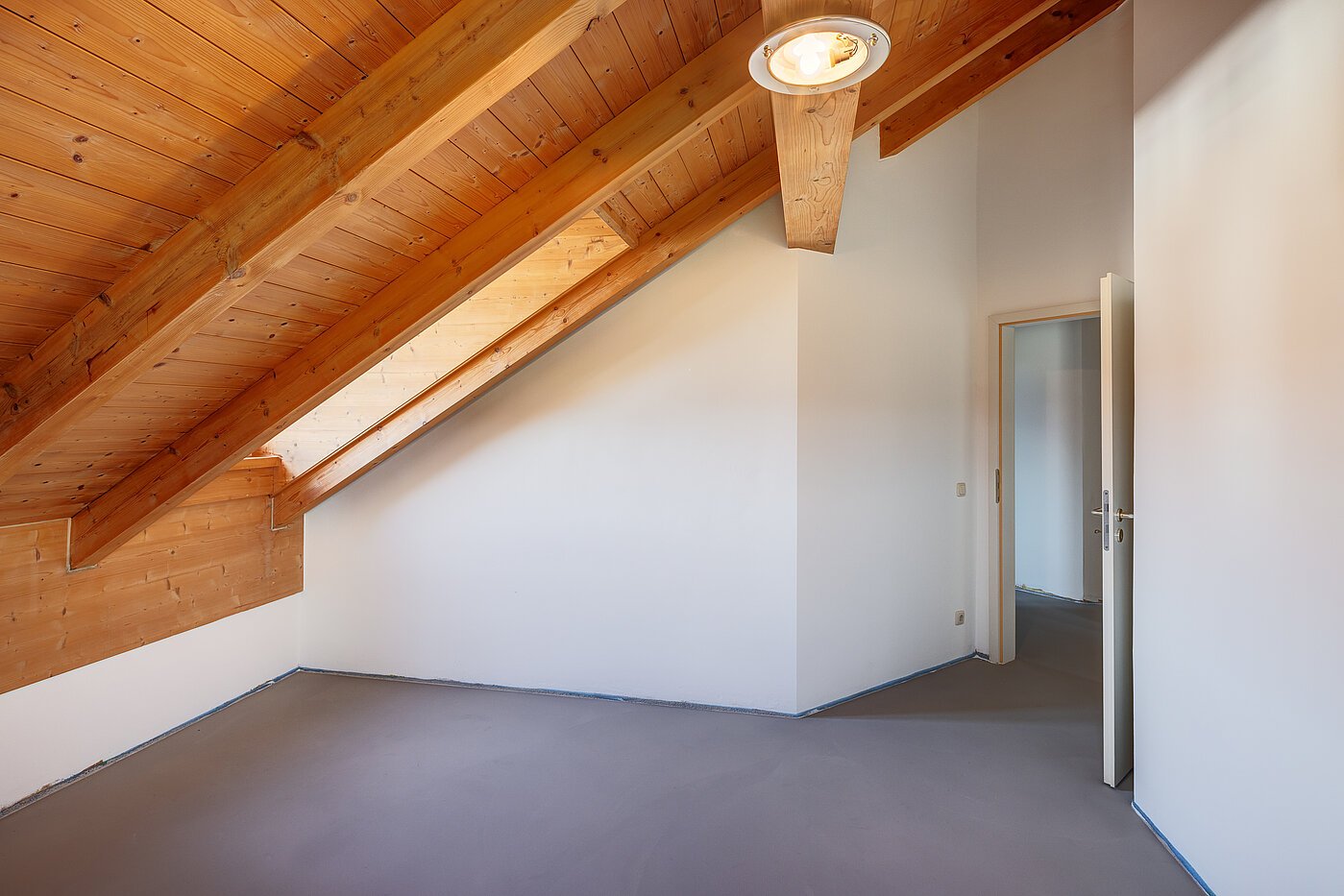 Attic Apartment with 2 room | 70314 | Schlafen