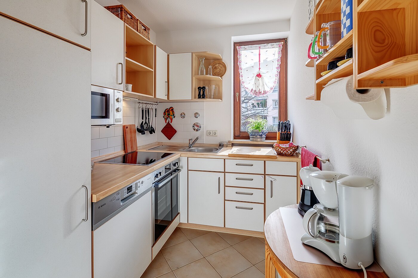 Apartment with 2 room | München-Schwabing | 2205ML62 | Küche mit Fenster...