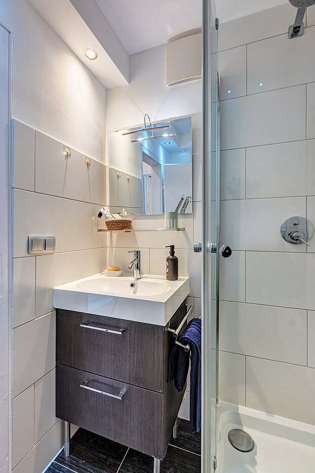 Apartment with 1 room | München-Schwabing | 70454 | Duschbad mit...