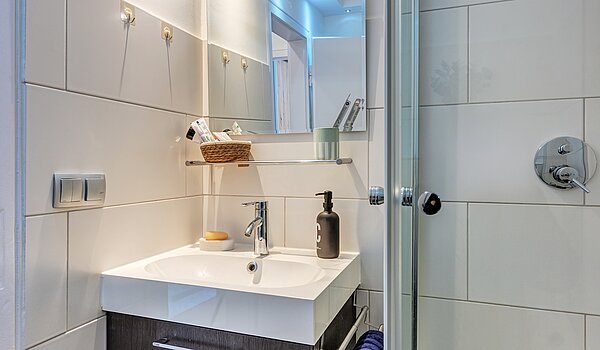 Apartment with 1 room | München-Schwabing | 70454 | Duschbad mit...