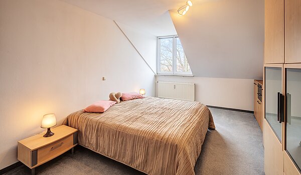 Apartment with 2 room | Poing | 70373 | Komfortables Schlafzimmer...
