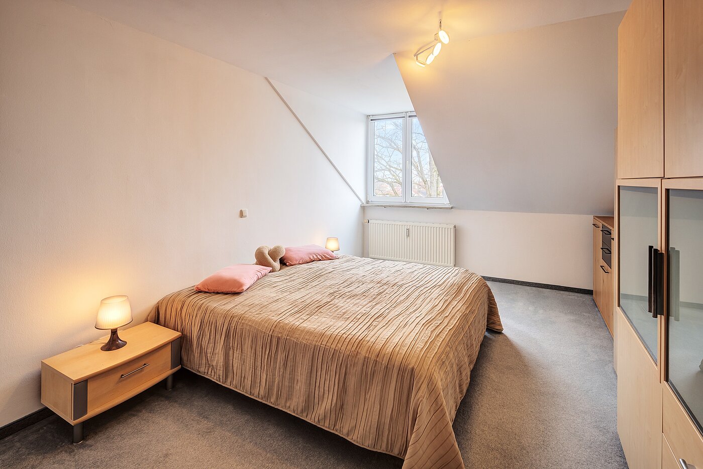 Apartment with 2 room | Poing | 70373 | Komfortables Schlafzimmer...