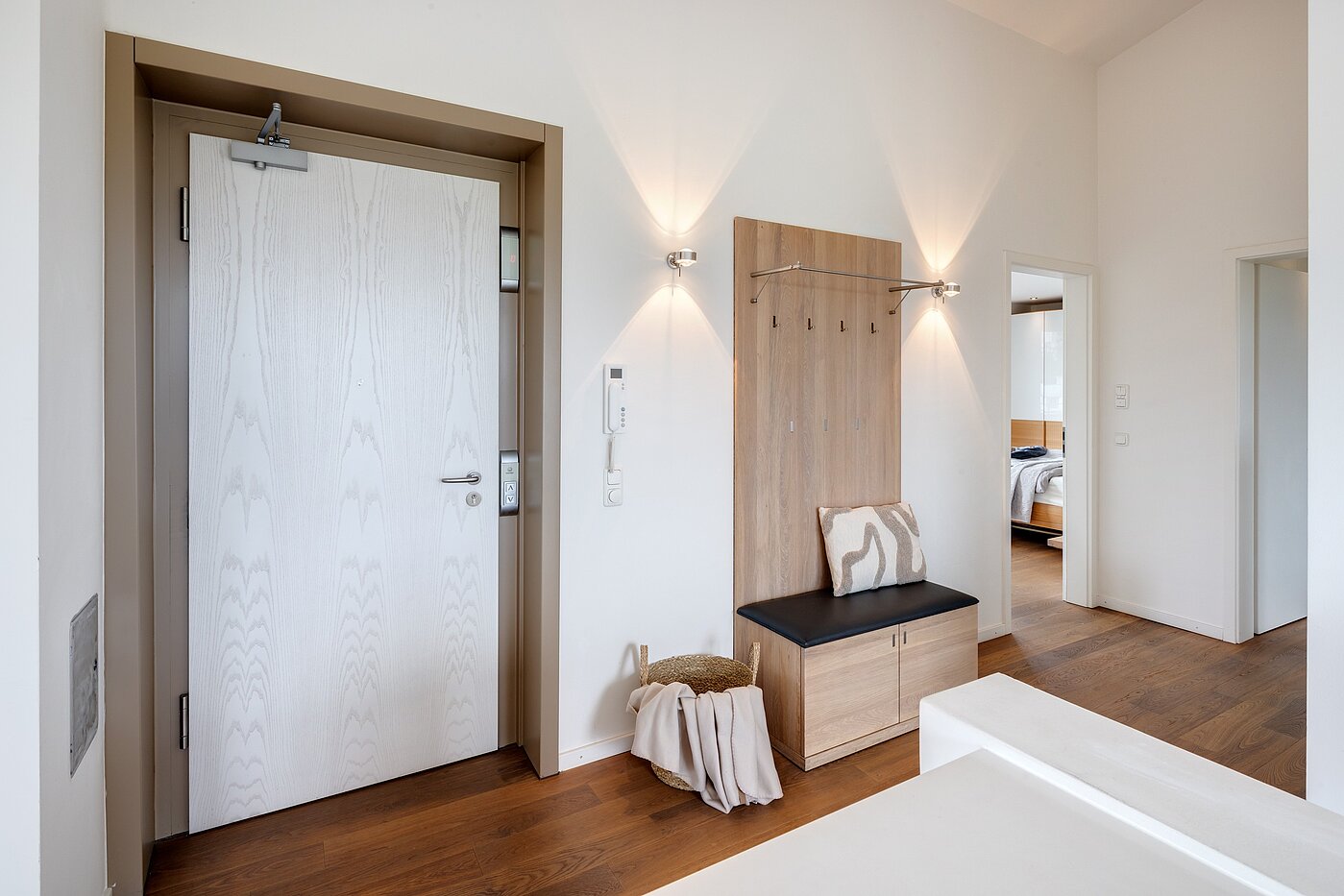 Penthouse with 3.5 room | München-Oberföhring | 70237 | Wohnungseingangstüre mit...