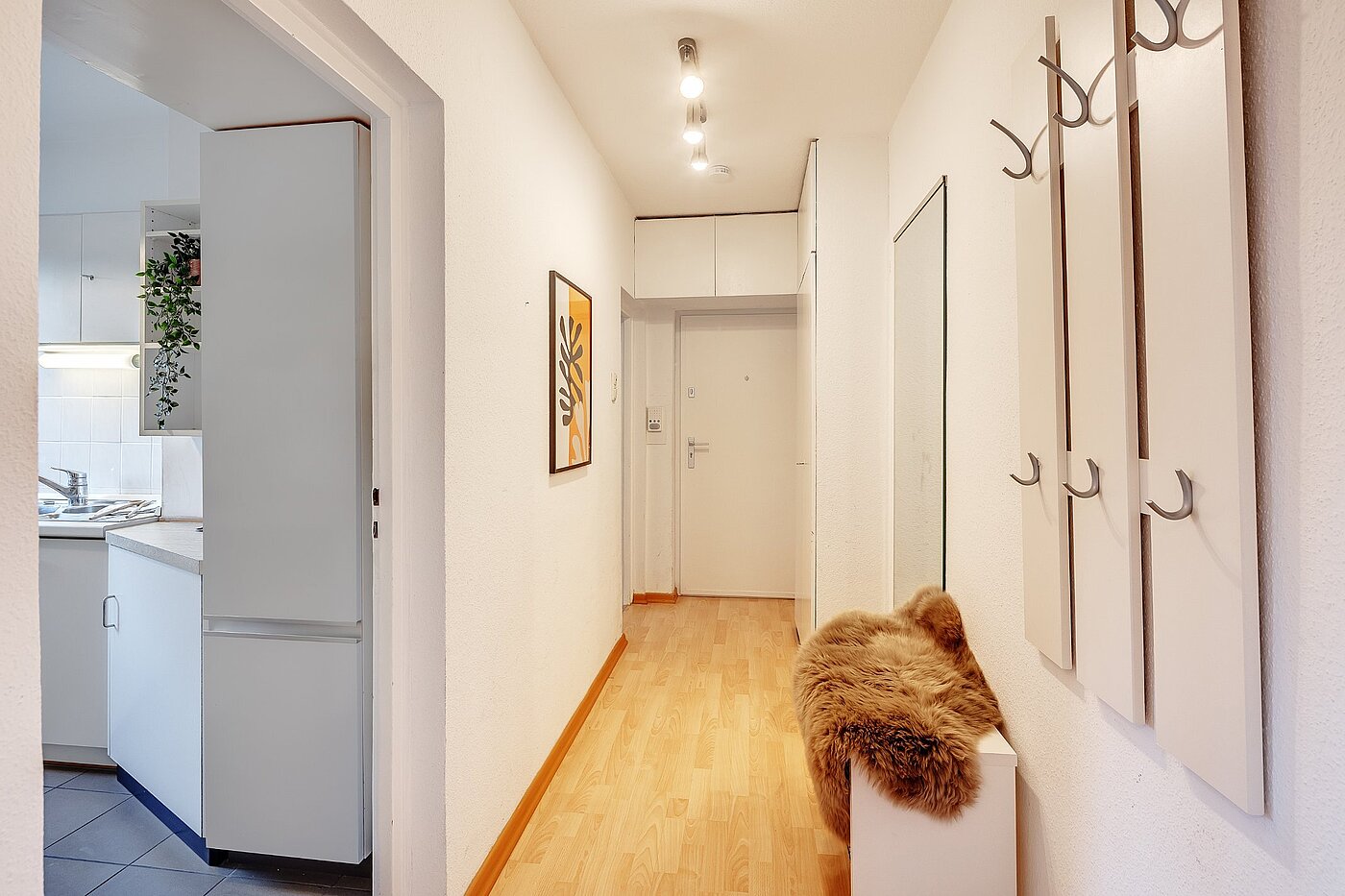 Apartment with 1.5 room | München-Schwabing | 2011ML3 | Flur mit Einbauschrank...