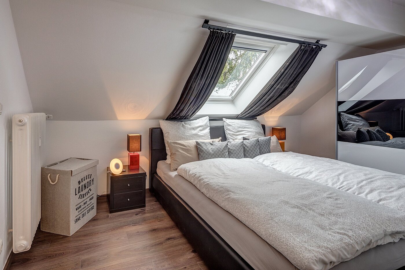 Attic Apartment with 3 room | München-Hasenbergl | 1803ML5 | Großzügiges Schlafzimmer