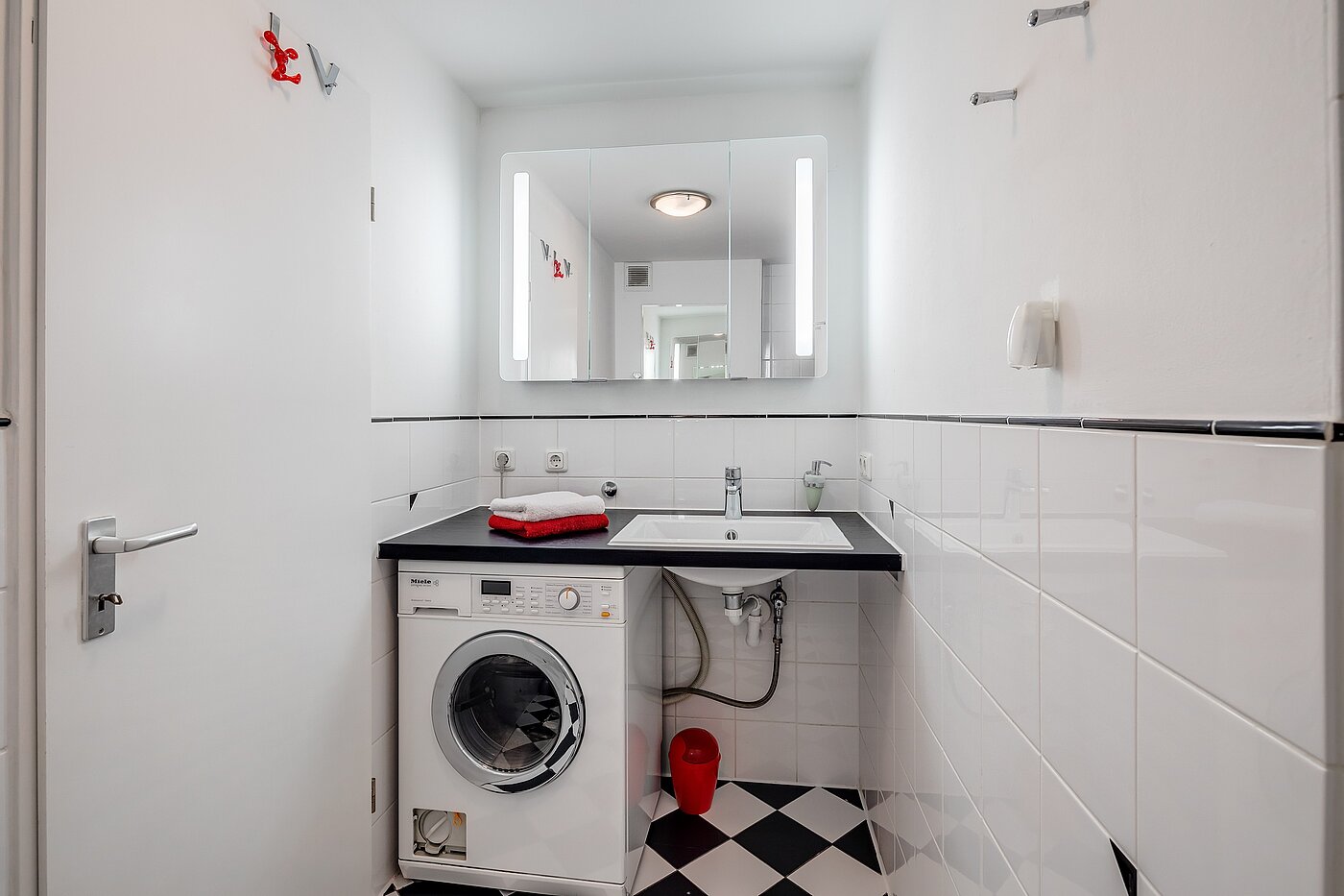 Apartment with 2 room | München-Isarvorstadt | 70089 | Waschtrockner Kombination