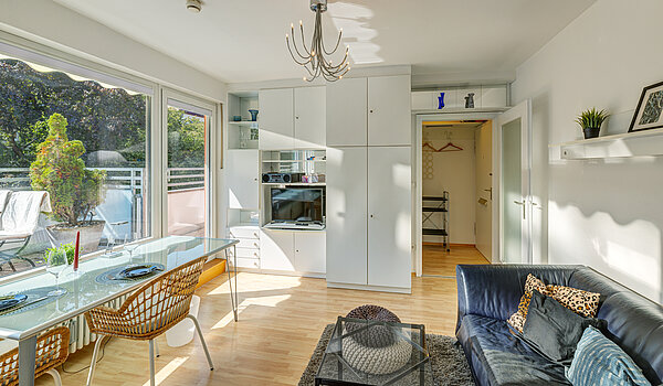 Apartment with 1 room | München-Schwabing | 70449 | Sehr helles Wohnzimmer...