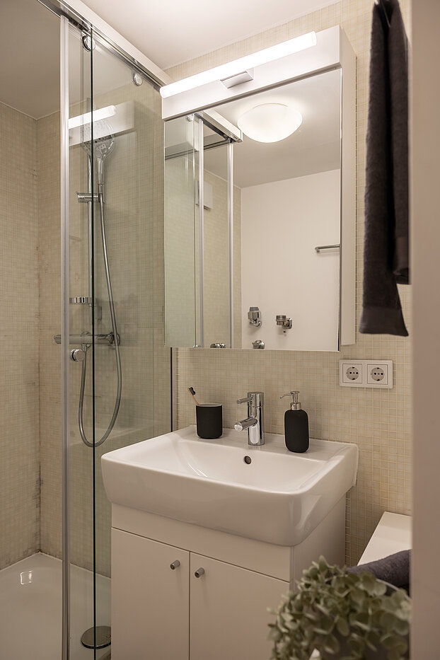 Apartment with 2 room | München-Solln | 70418 | Badezimmer...